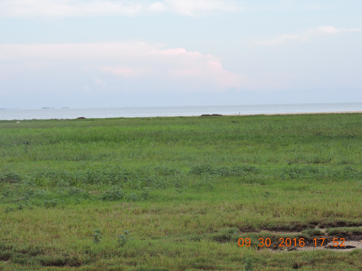 HUGE SANDY BEACH FRONT 