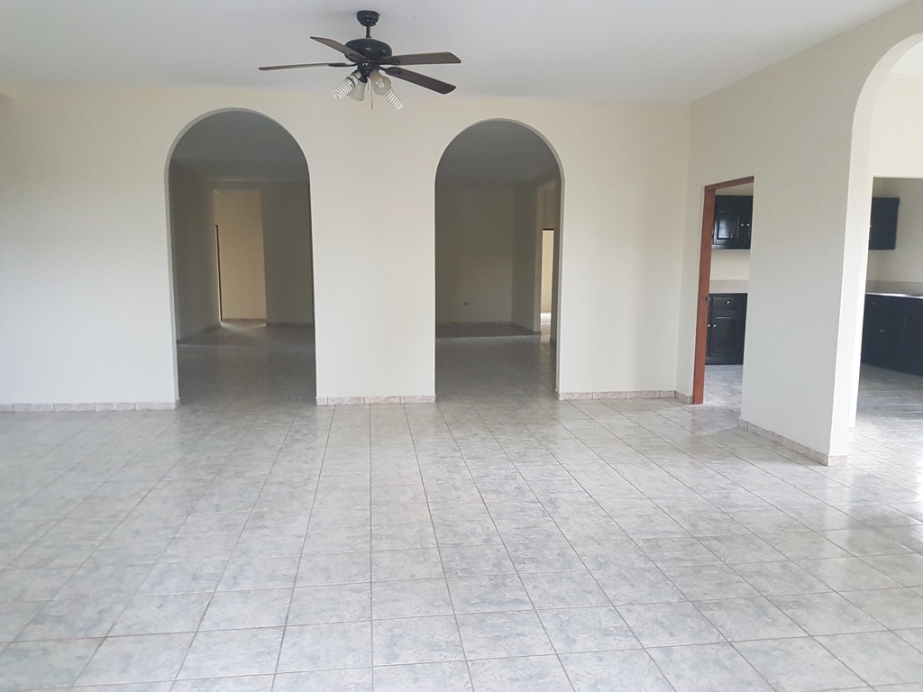 5 Bedroom 2.5 Bathroom  Residential/Commercial Space in Belmopan City