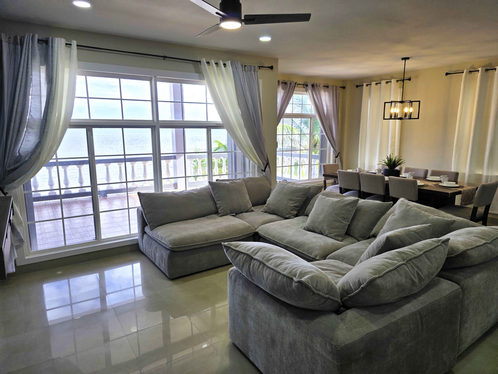 Di Beach House 2 bed 2 bath