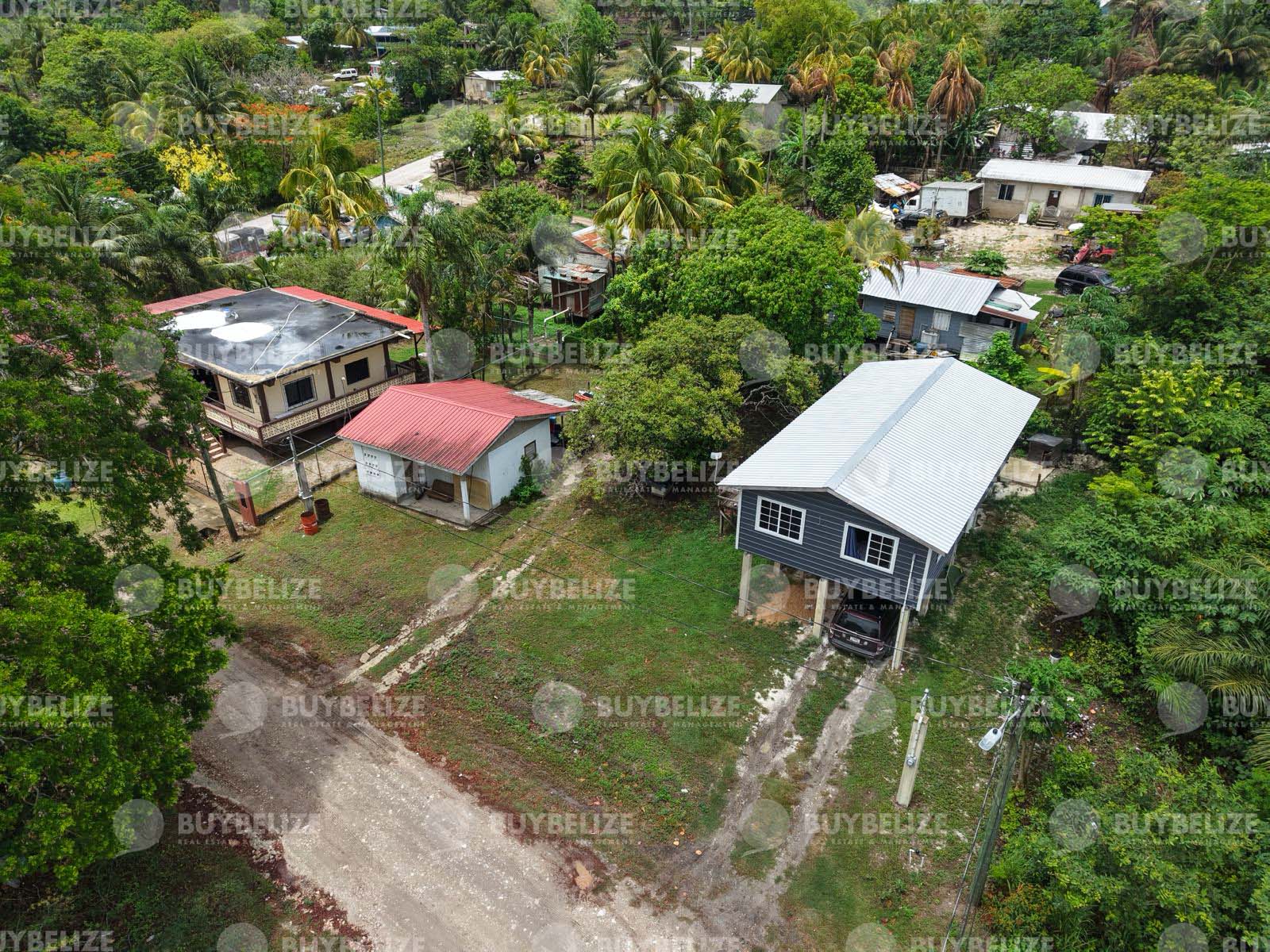 Charming Tropical 2 Bedroom 2 Bath House in Santa Elena Cayo District