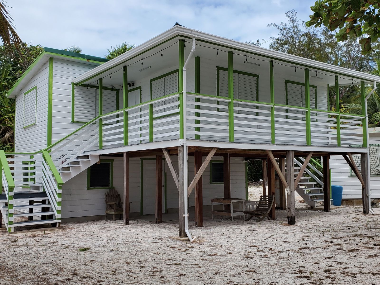 Ground Floor 1 Bed Beach Front Apartment For Rent In Caye Caulker