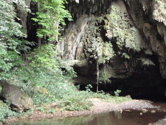 15-Minute Hike to Cave